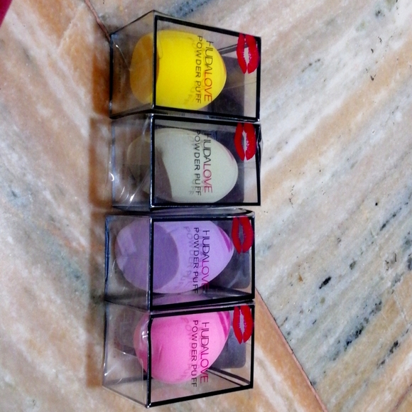 HUDA BEAUTY Makeup Makeup Powder Puffs Combo Of 4 Colors As Shown